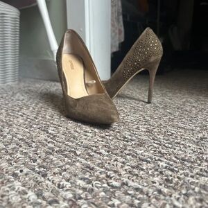 Stud-Accented Suede Pointed-Toe Pumps in Olive